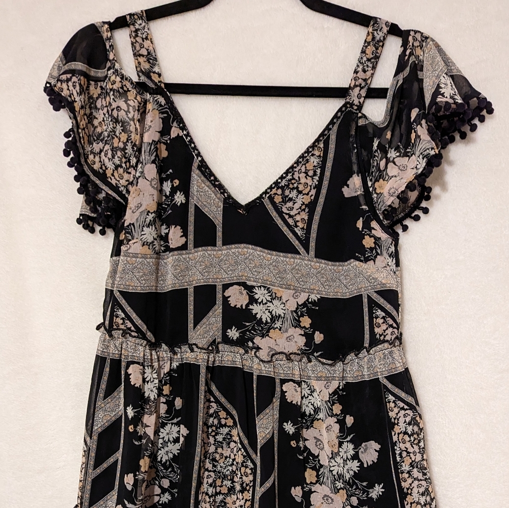 Adorable summer dress from Mrs. Selfridge. Size 4.